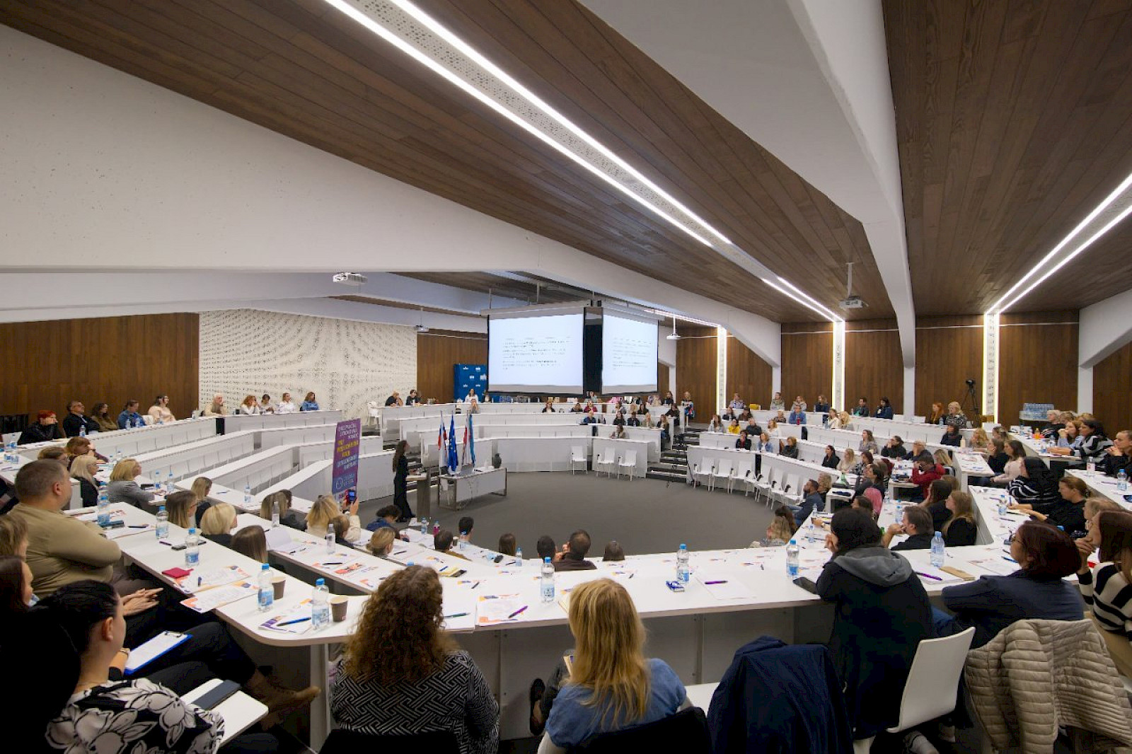 Na strokovni konferenci Centra Šteker o družbenih omrežjih, spletni pornografiji in poučevanju v digitalni dobi