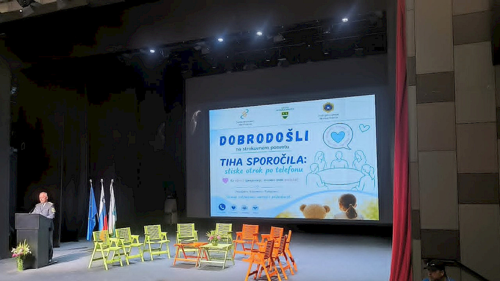Udeležba na posvetu Tiha sporočila: stiske otrok po telefonu